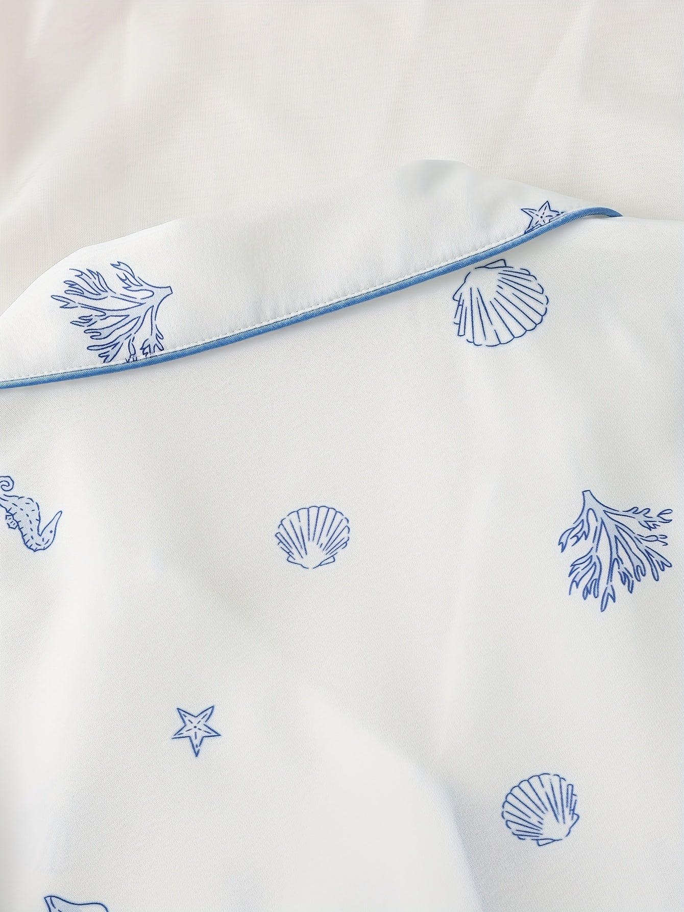 Ladies' Two-piece Satin White Marine Life Pattern Pajamas Set, Ladies' Two-piece Short-sleeved Stand Collar Top Matched with Shorts, Ladies' Pajamas for Home Wear, Two-piece Women's Set