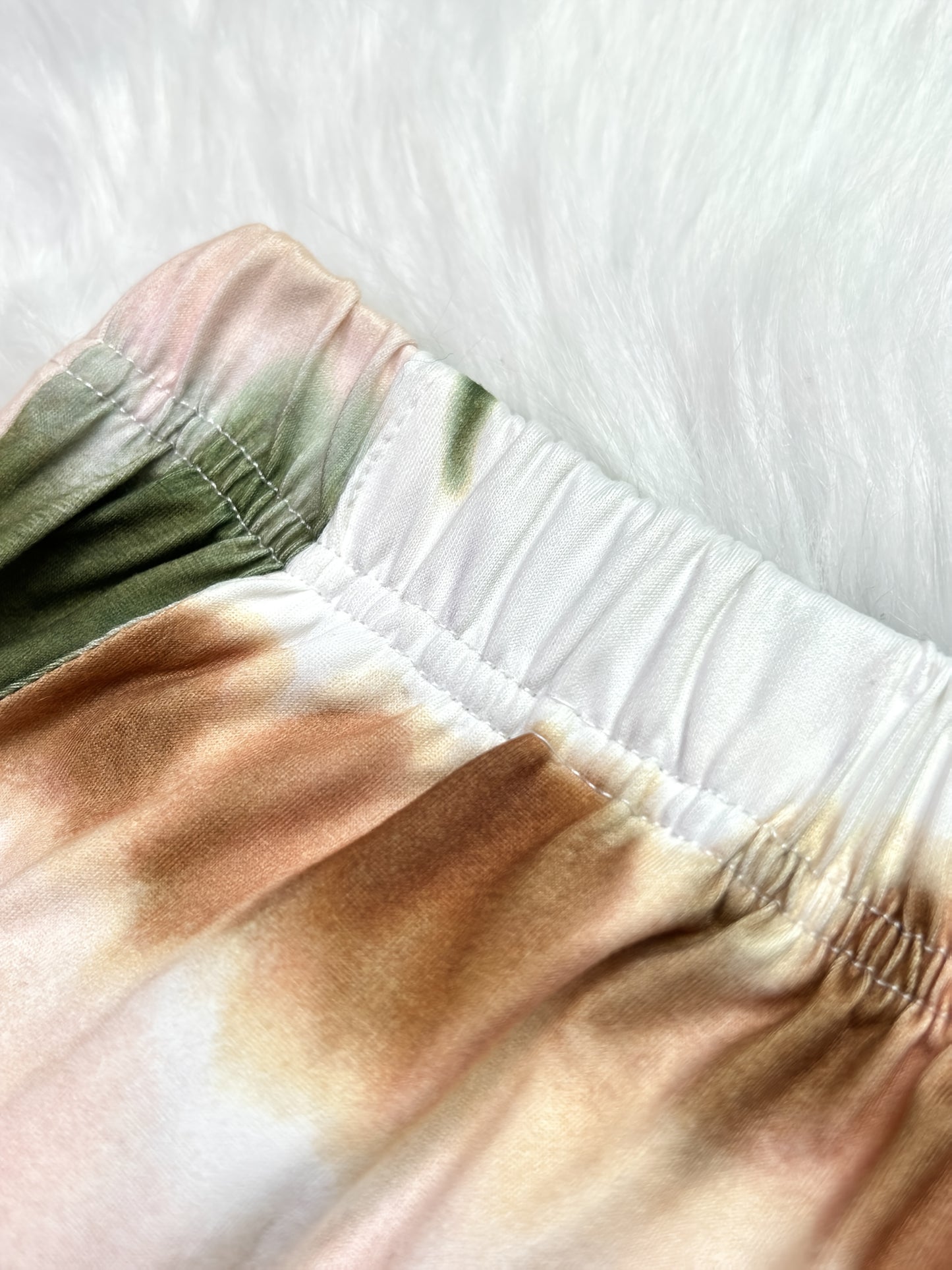 2025 Autumn And Winter Positioning Hot-print Contrast Color Long-sleeved Casual Top + Positioning Tie-dye Print Elastic Waist Strong Tolerance Home Casual Trousers (Fabric Feels Comfortable And Light Beige-friendly)