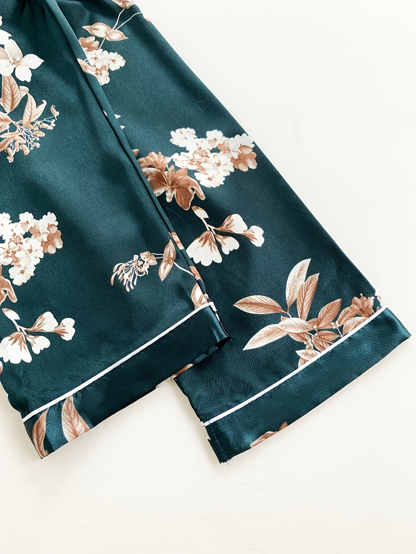 Ladies' Three-piece Satin Elegant Floral Pattern Pajamas Set, Ladies' Three-piece Short-sleeved Stand-collar Top Matched with Shorts And Pants, Ladies' Pajamas for Home Wear, Three-piece Women's Suit